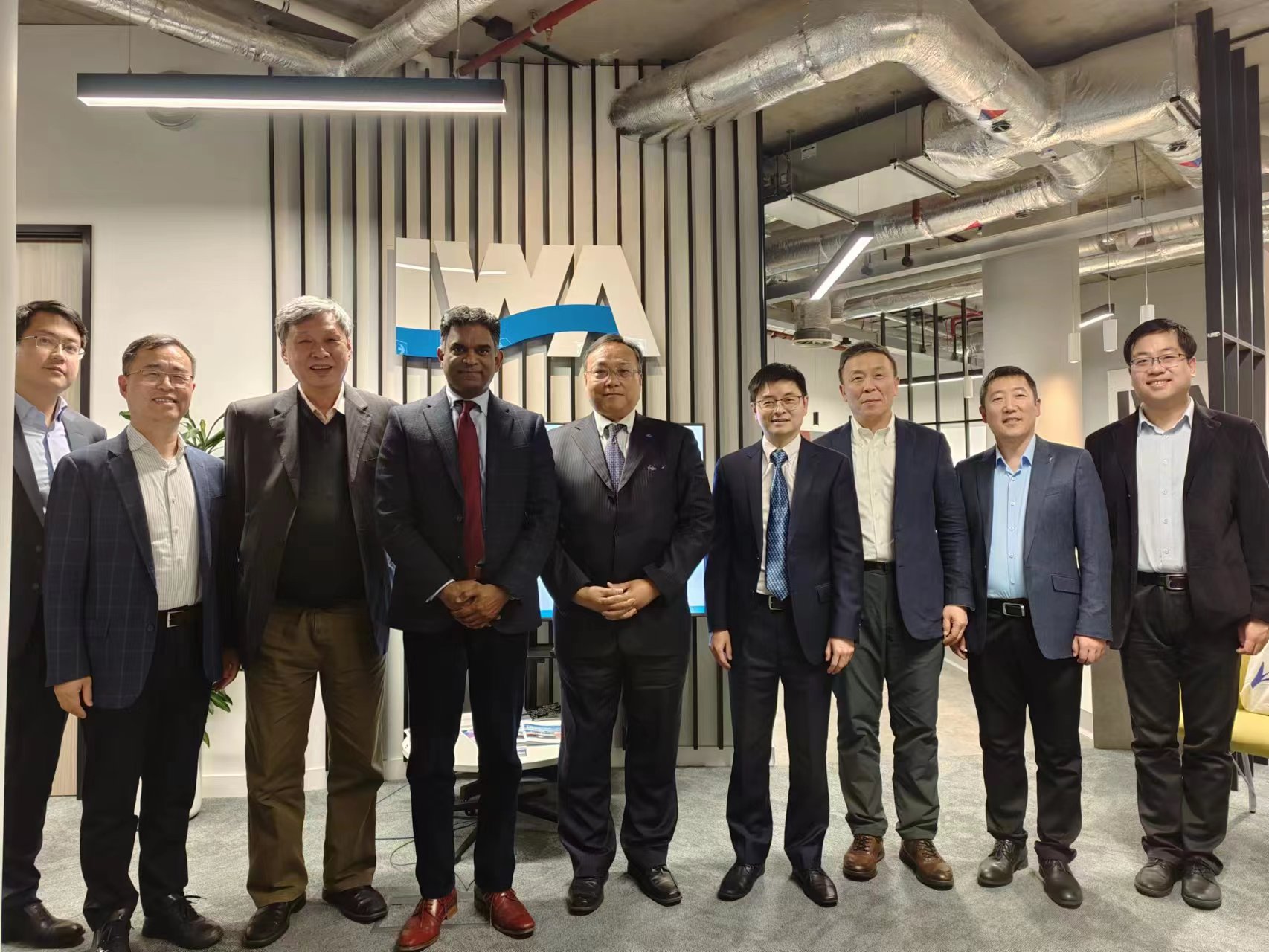 极悦娱乐数据董事长杨斌访问IWA国际水协总部